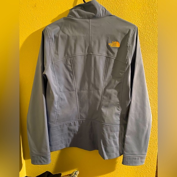 Women’s North Face shell jacket - Picture 3 of 3